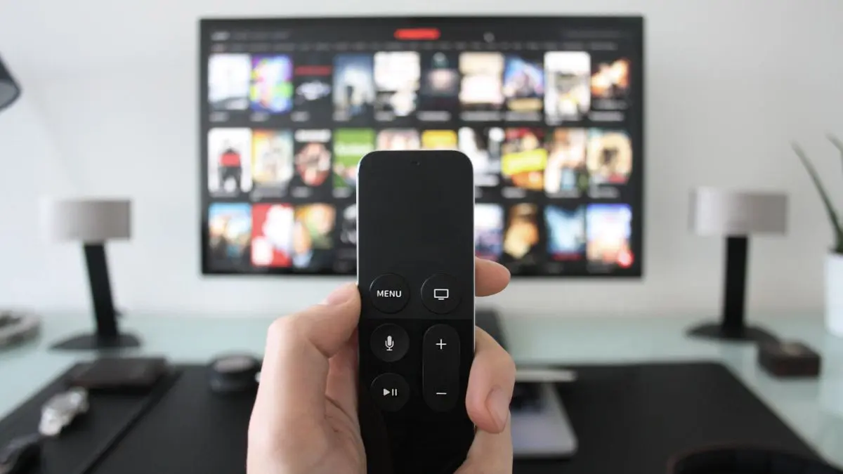 Se a TV j&aacute; tem muitos anos e n&atilde;o recebe mais atualiza&ccedil;&otilde;es, a solu&ccedil;&atilde;o mais inteligente pode ser usar um dispositivo externo