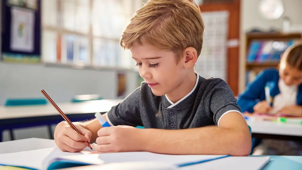 Como saber se seu filho é superdotado? Quais são os primeiros sinais? Existem estudantes superdotados que apresentam excelentes resultados acadêmicos, mas também há aqueles que enfrentam dificuldades escolares