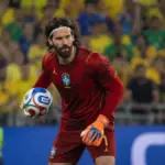 Fifa divulga uniformes e Seleção Brasileira terá camisa de goleiro vermelha