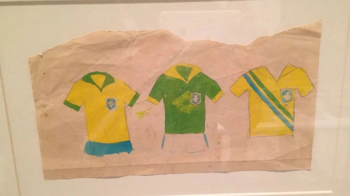 O concurso pedia uma coisa essencial: o novo uniforme precisava usar as cores da bandeira nacional