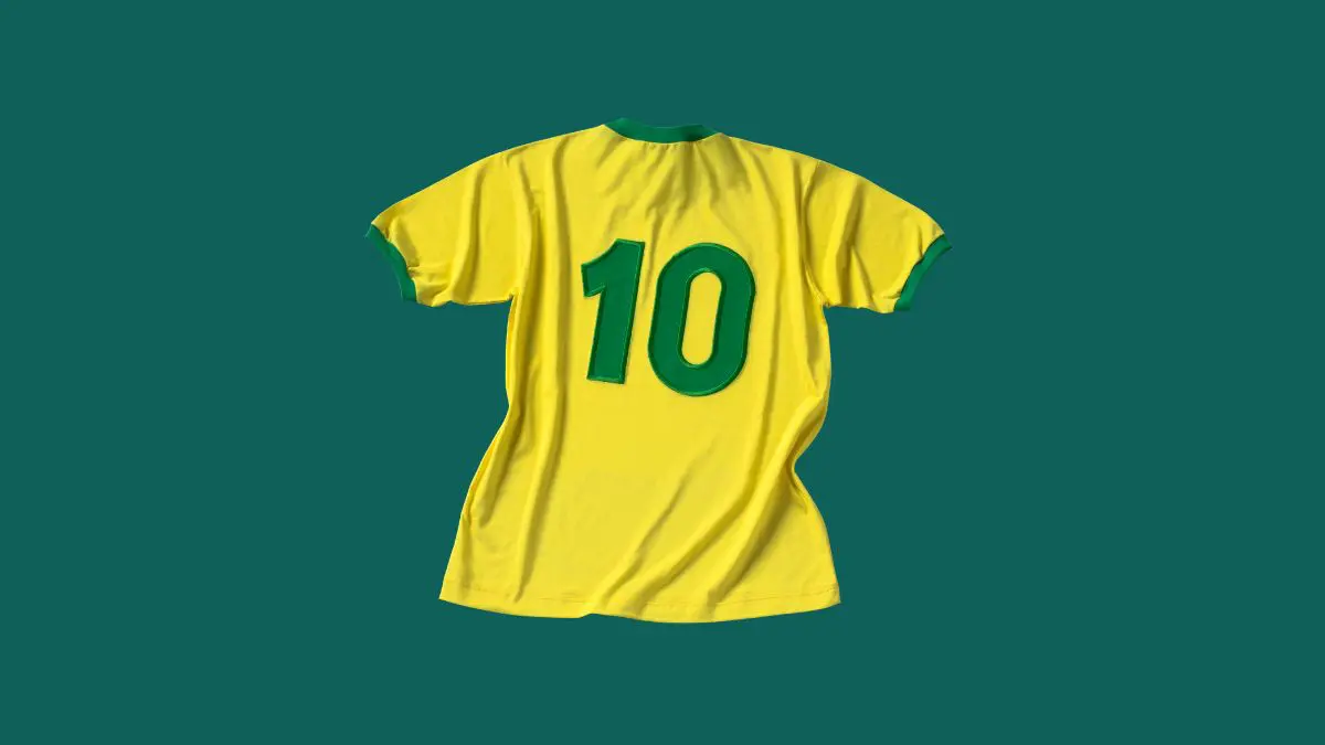 Pode lavar camisa de futebol na máquina? Veja alguns cuidados essenciais Na maioria das camisas de futebol, a recomendação costuma ser lavar com água fria, não usar alvejante, evitar secadora e dispensar ferro de passar