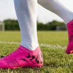 Por que os jogadores estão usando chuteiras rosas na Copa 2026?