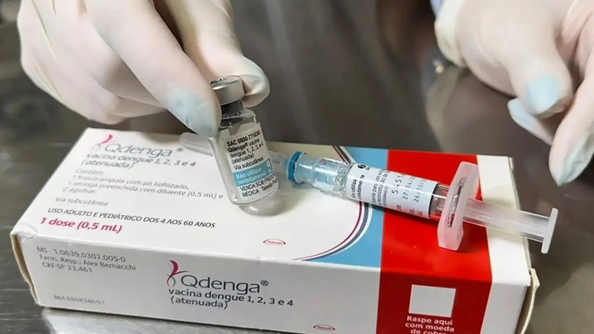 De acordo com o Minist&eacute;rio da Sa&uacute;de, sim. Quem tomou a Vacina da dengue do Butantan continua protegido contra os quatro sorotipos conhecidos da dengue.