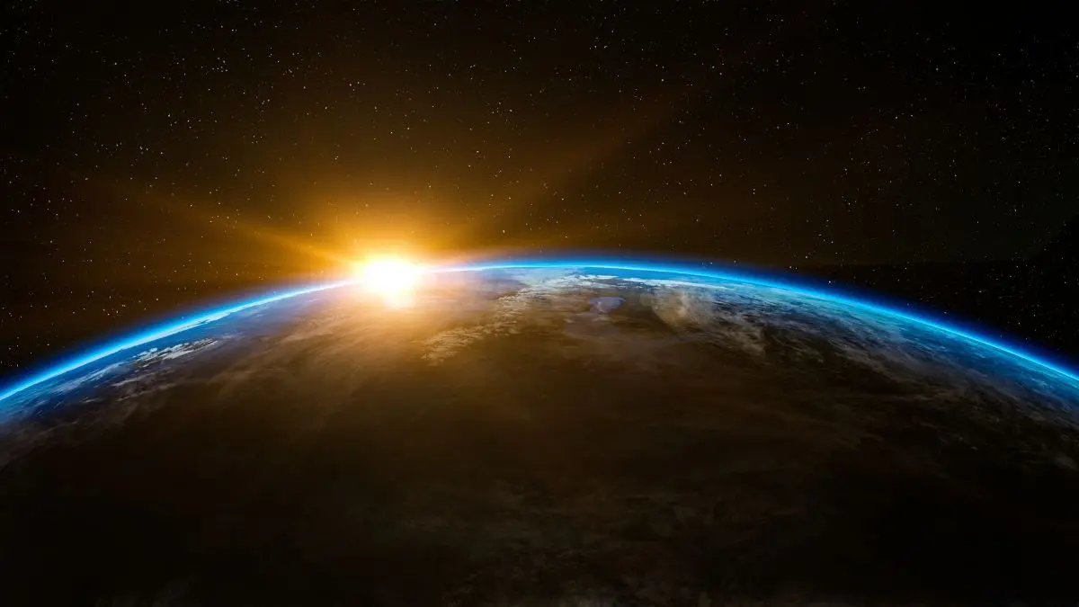 O a&ccedil;&uacute;car no espa&ccedil;o n&atilde;o &eacute; uma prova de alien&iacute;genas. &Eacute; uma pista de que a qu&iacute;mica necess&aacute;ria para a vida pode come&ccedil;ar entre as estrelas.