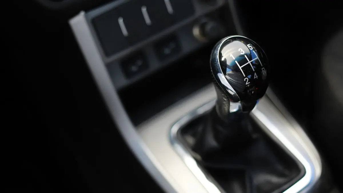 Carros com câmbio manual exercitam o cérebro e previnem envelhecimento
