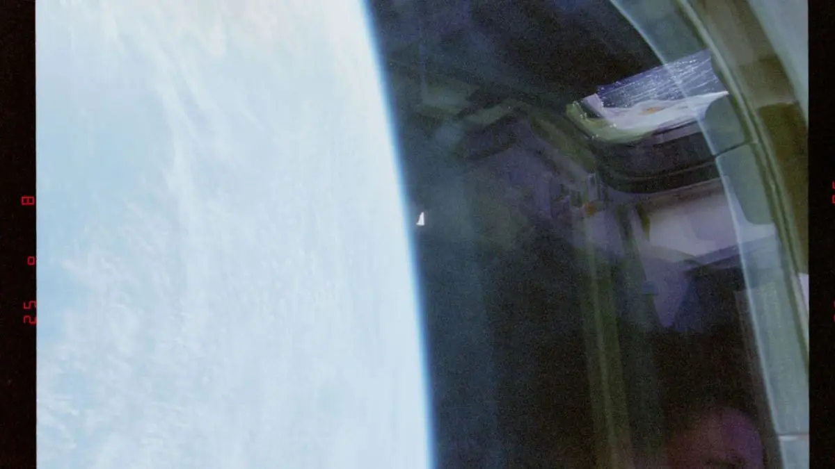 EUA liberam novas fotos de OVNI tiradas por astronautas da NASA no espaço