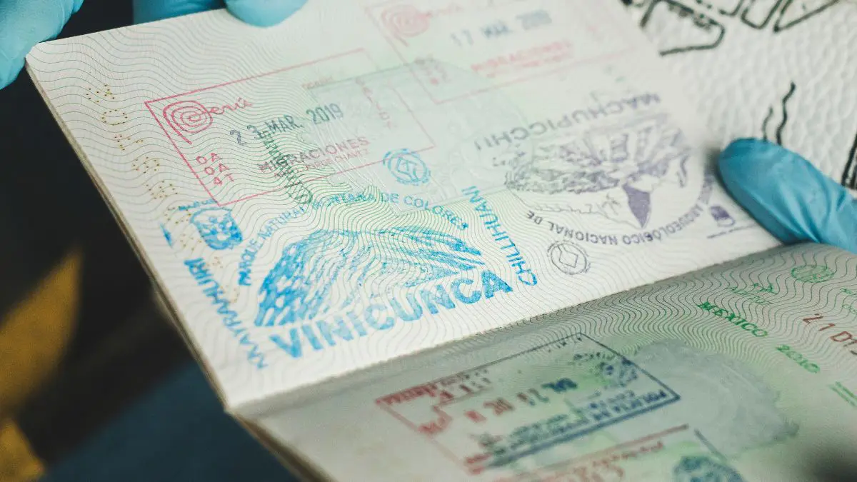 O passaporte &eacute; um documento pequeno, mas carrega o peso de acordos, hist&oacute;ria diplom&aacute;tica e reputa&ccedil;&atilde;o internacional