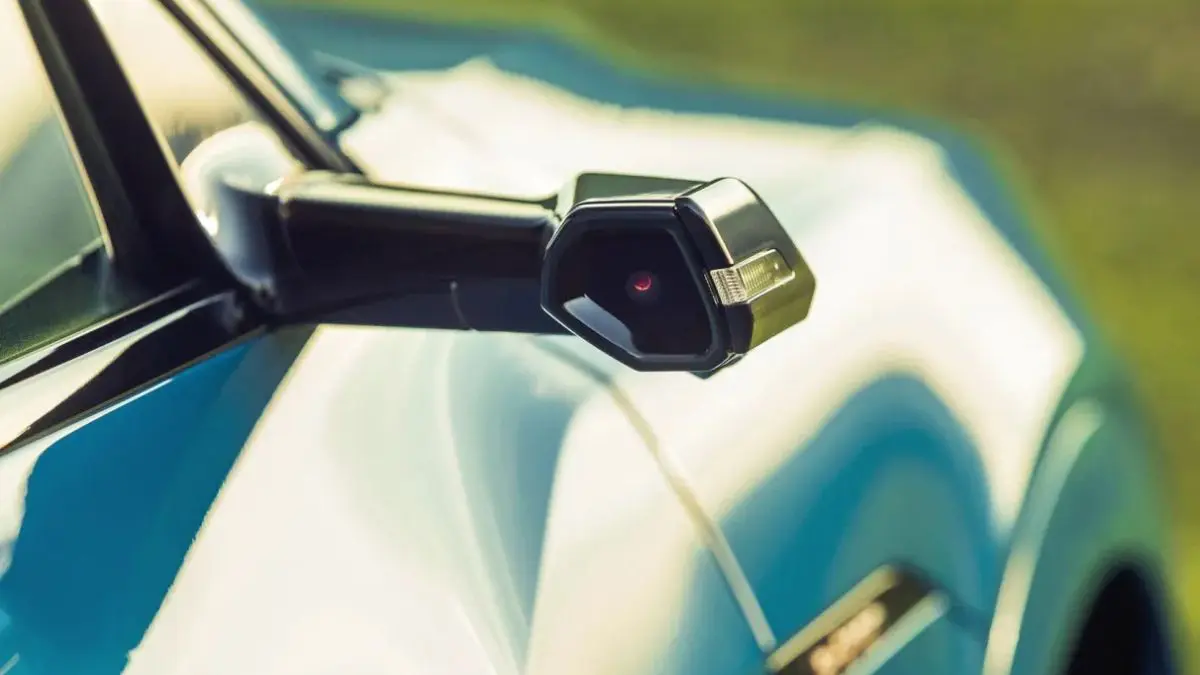 Fim do retrovisor? Sistemas digitais podem aposentar o espelho dos carros
