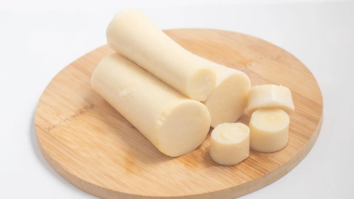 Devo ferver o palmito em conserva antes de comer? Existe risco de botulismo? O maior cuidado contra o botulismo não é transformar a cozinha em laboratório, mas escolher produtos confiáveis e nunca consumir conservas suspeitas.
