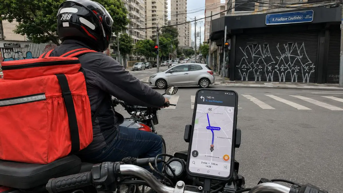 Waze ganha modo para motos com rotas mais precisas e recursos com IA