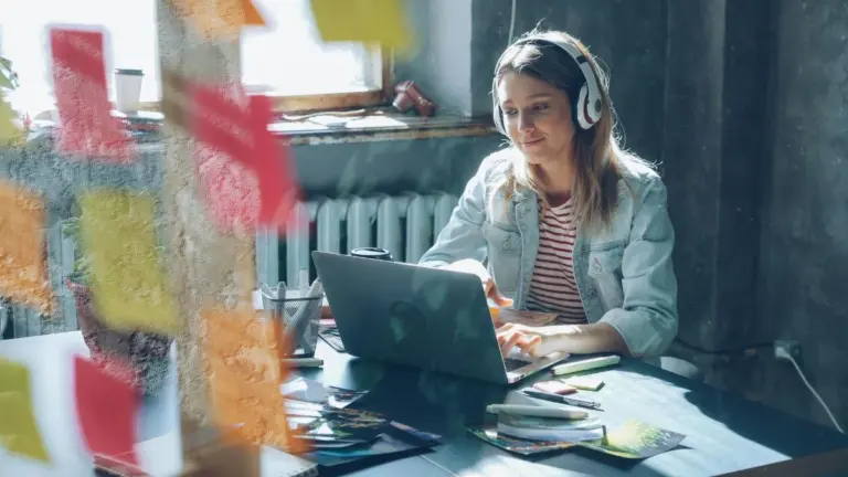 Quer aprender inglês com IA? Use estes 3 prompts para praticar sozinho