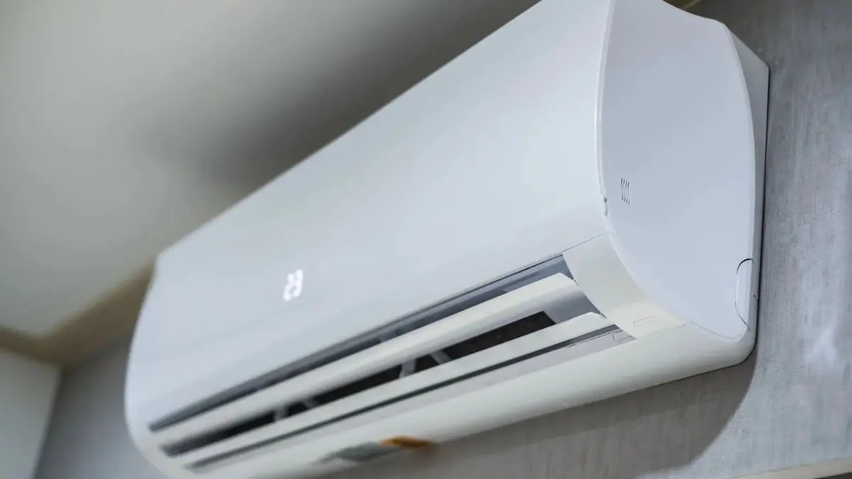 Um modelo inverter antigo ou pouco eficiente tamb&eacute;m pode consumir mais do que um produto moderno com melhor projeto.