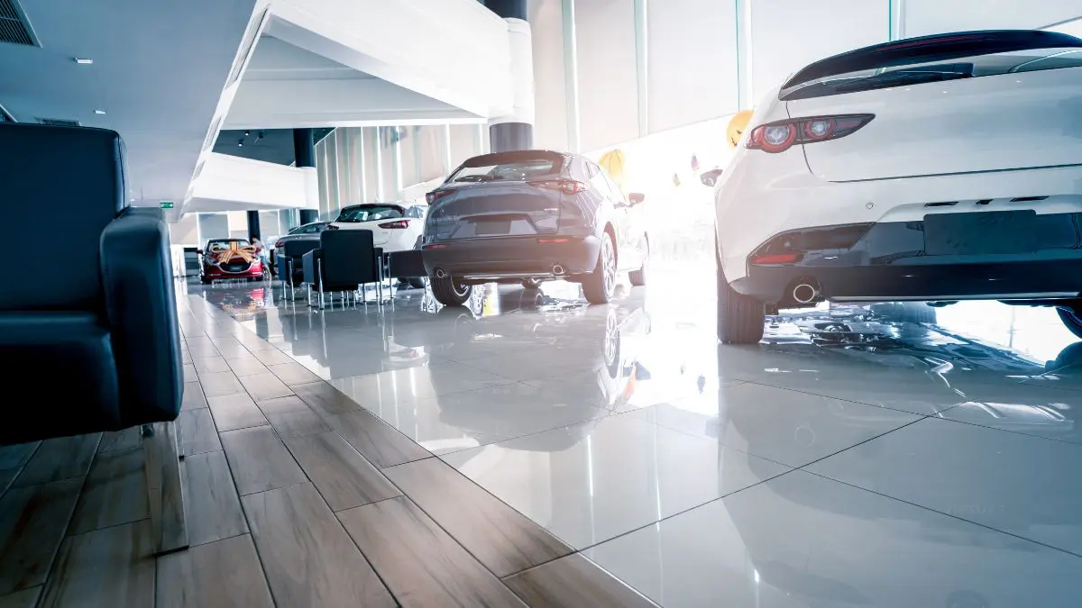 Valor do carro no Brasil é o terceiro mais caro em ranking de 98 países O valor do carro no Brasil também interfere no próprio mercado de seminovos, porque um veículo novo mais caro tende a aumentar a procura por alternativas usadas.
