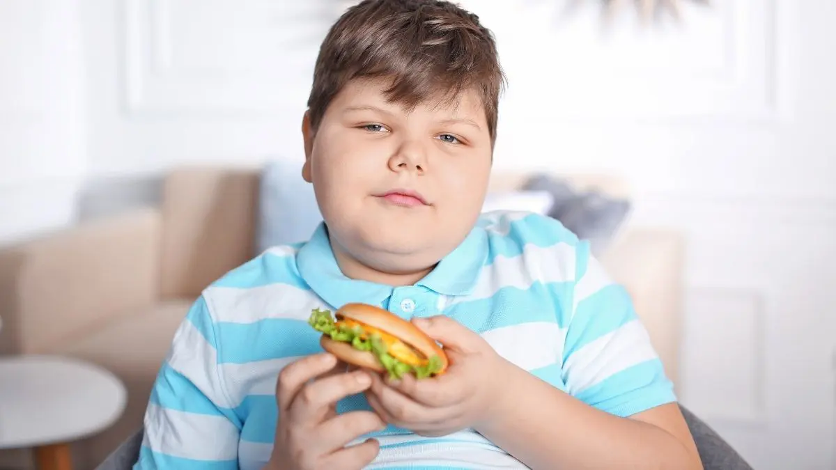 Canetas emagrecedoras em crianças e adolescentes exigem cuidado médico A obesidade possui causas biológicas, genéticas, sociais, ambientais e comportamentais. Apenas dizer a uma criança para “comer menos” não resolve essa rede de fatores