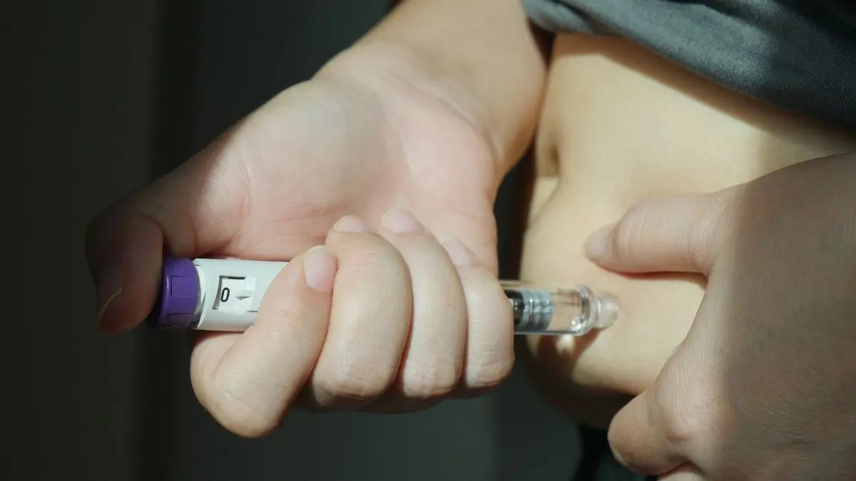 Canetas emagrecedoras em crianças e adolescentes exigem cuidado médico