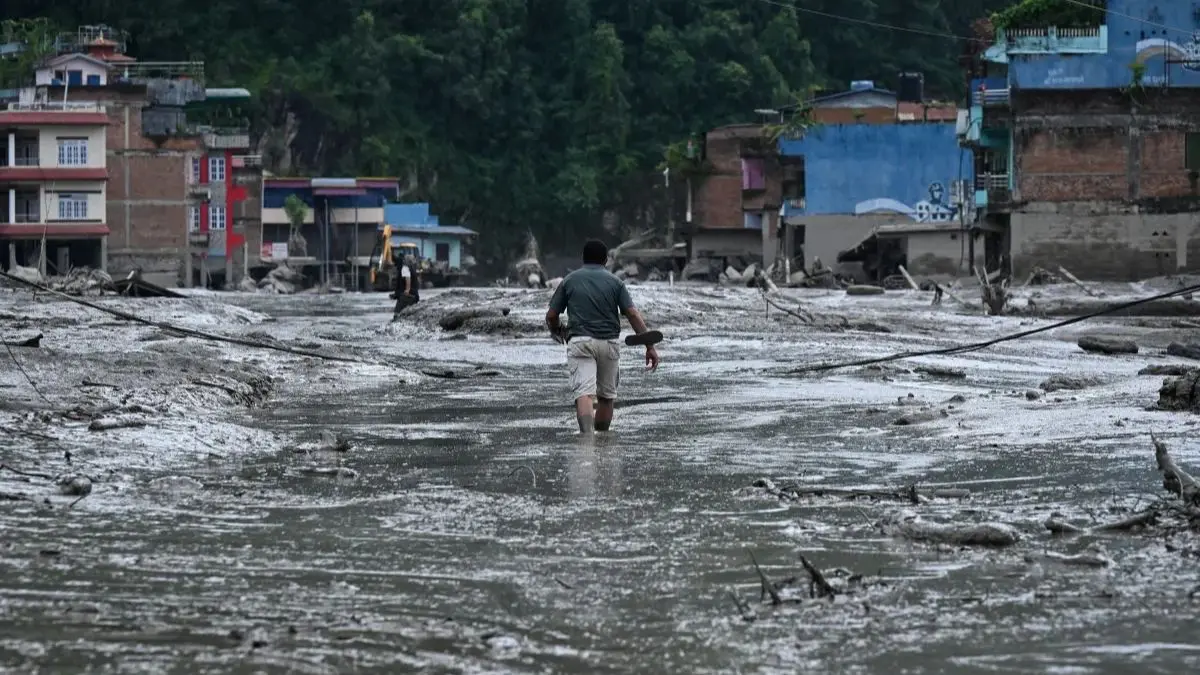 Enchentes no Nepal: afinal, o que causou a tragédia no Himalaia? O resultado foi uma enorme cheia de detritos, uma mistura de água, lama, gelo e rochas capaz de causar muito mais destruição do que uma inundação convencional.