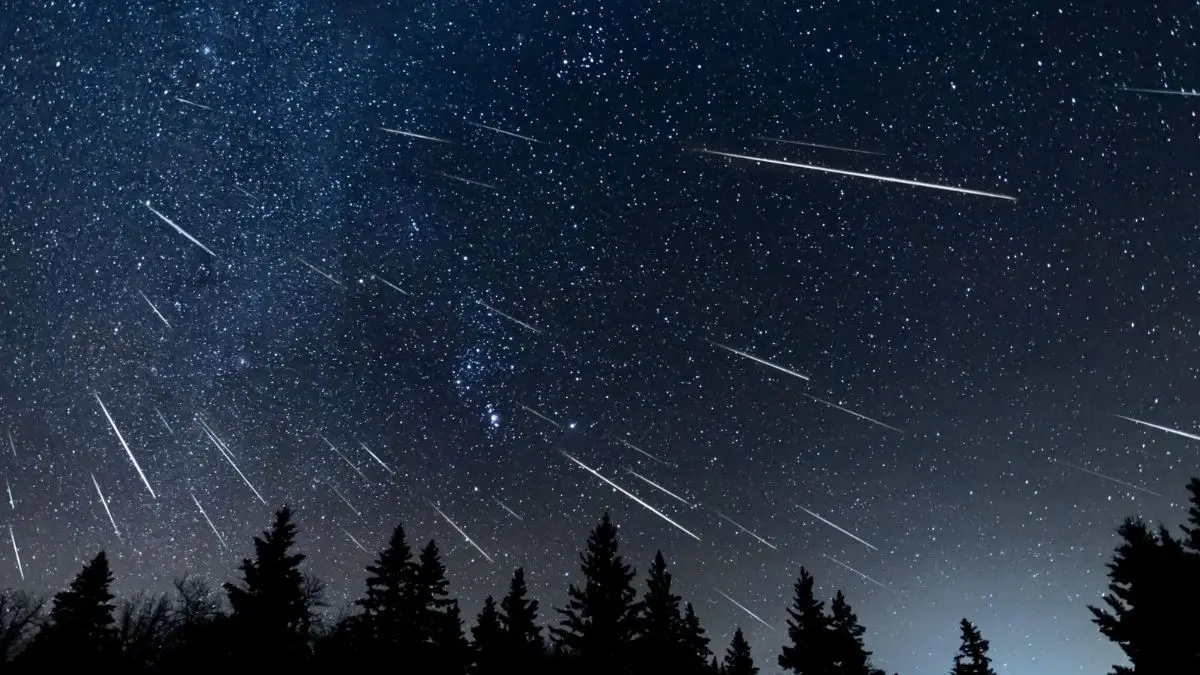 Ceú de agosto terá eclipse, chuva de meteoros e outros fenômenos; veja as datas A taxa de 100 meteoros por hora é um potencial calculado para condições ideais, não uma quantidade garantida para qualquer cidade.
