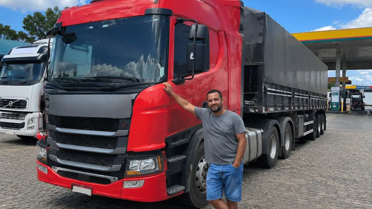 Quando um caminh&atilde;o fica parado por falta de motorista, o problema deixa de pertencer somente &agrave; transportadora e come&ccedil;a a percorrer toda a cadeia de consumo.