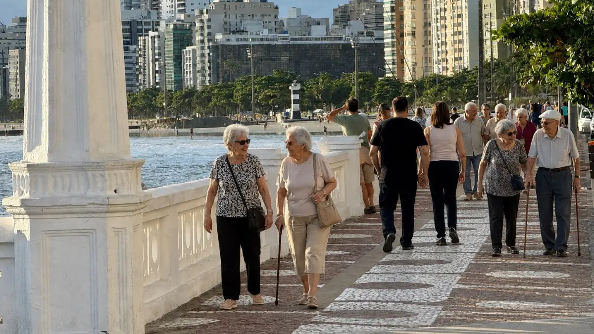 Conheça o paraíso dos idosos no Brasil, cidade com 107 centenários Uma cidade amiga da pessoa idosa não é apenas aquela que oferece praia e jardins, mas a que permite envelhecer com autonomia, segurança e participação
