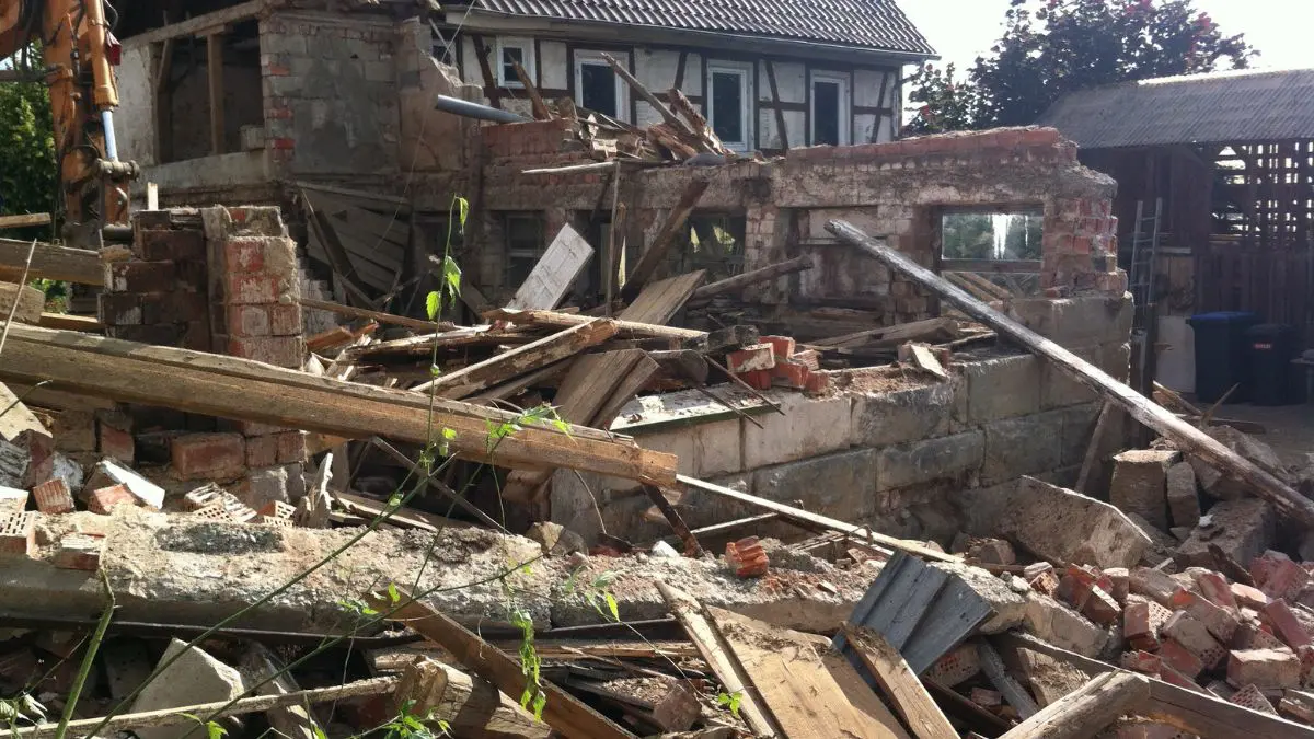 Terremotos estão aumentando? O que está acontecendo no mundo? A ciência reconhece terremotos induzidos por atividades humanas, mas isso não transforma grandes abalos tectônicos naturais em operações secretas.