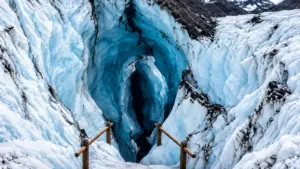 Essa caverna na Islândia parece um portal para outra dimensão