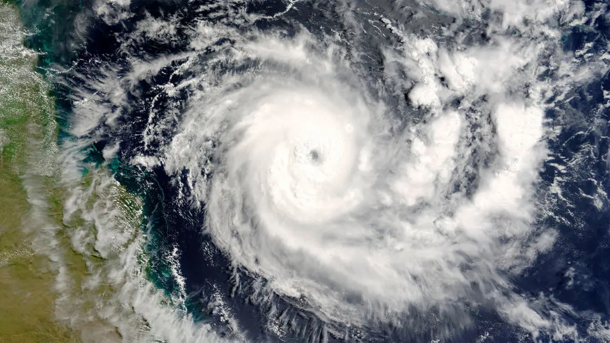 Alerta vermelho! Quatro estados têm risco de tornados e tempestades O alerta vermelho não confirma que um tornado acontecerá, mas indica condições meteorológicas perigosas que exigem atenção imediata.