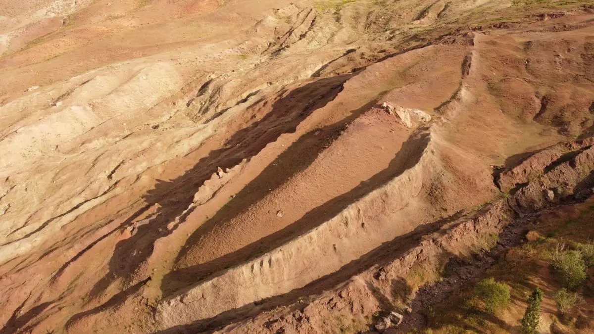 Arca de Noé é supostamente encontrada em montanha na Turquia por arqueólogos A forma pode lembrar um navio, mas a semelhança visual, sozinha, não comprova que uma embarcação tenha existido naquele lugar.
