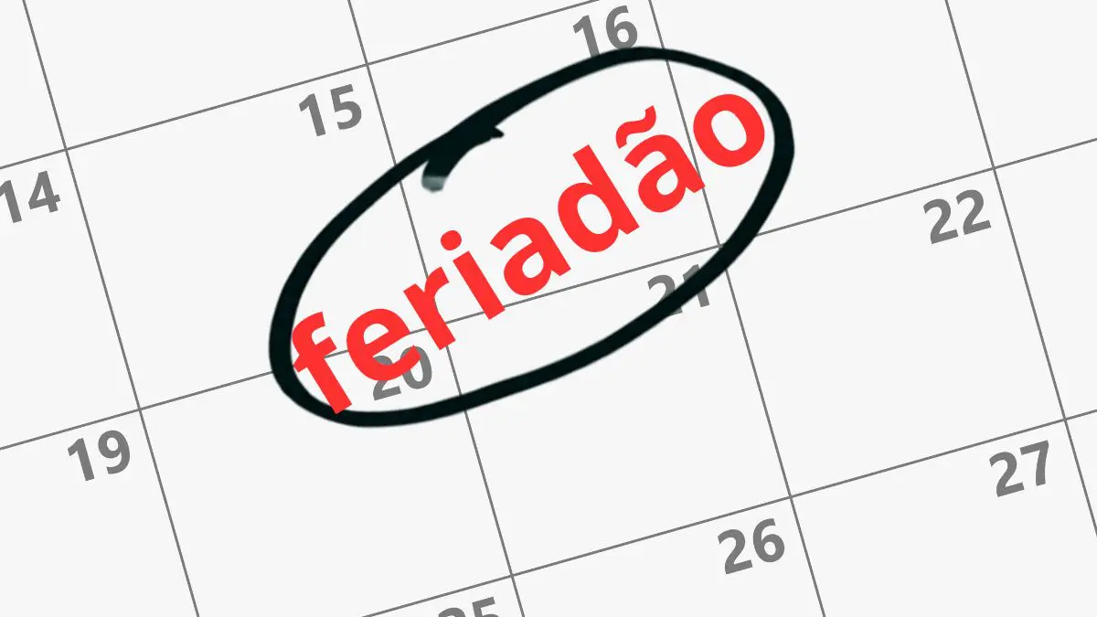 Um feriado pode criar tr&ecirc;s dias de descanso no calend&aacute;rio, mas a folga efetiva depende da jornada, da atividade e das regras trabalhistas aplic&aacute;veis.