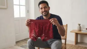 Cueca de renda masculina vira tendência e divide opiniões na internet