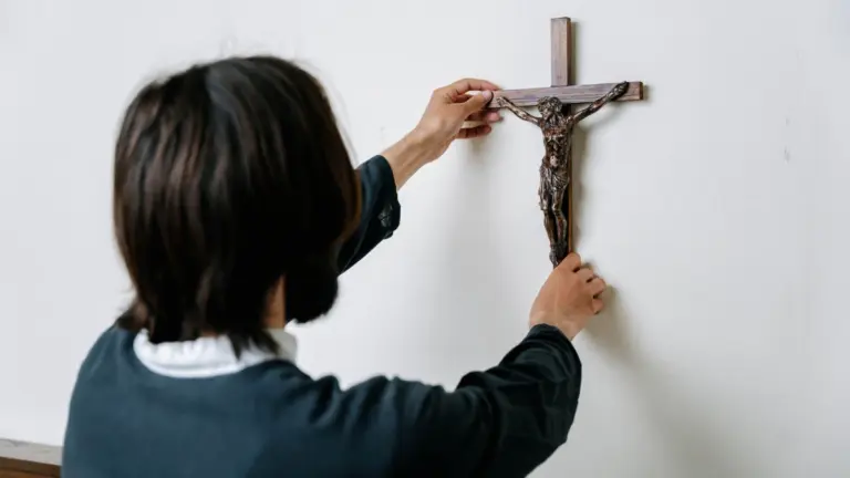 Brasil é 87% cristão mas número de ateus triplica, revelam dados do IBGE