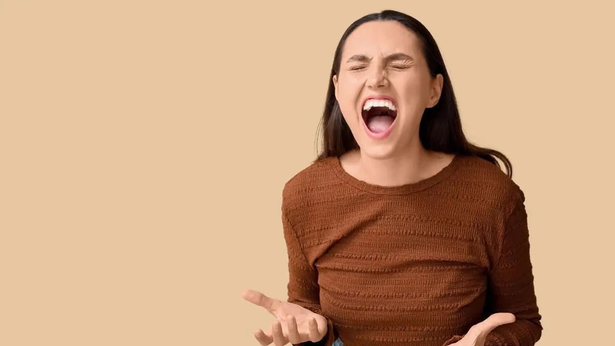 Vai praquele lugar! Xingar traz cinco benefícios para a saúde Palavrões não são palavras comuns com significado ofensivo. Eles carregam uma força emocional construída pela cultura, pela proibição e pelo contexto em que são usados.