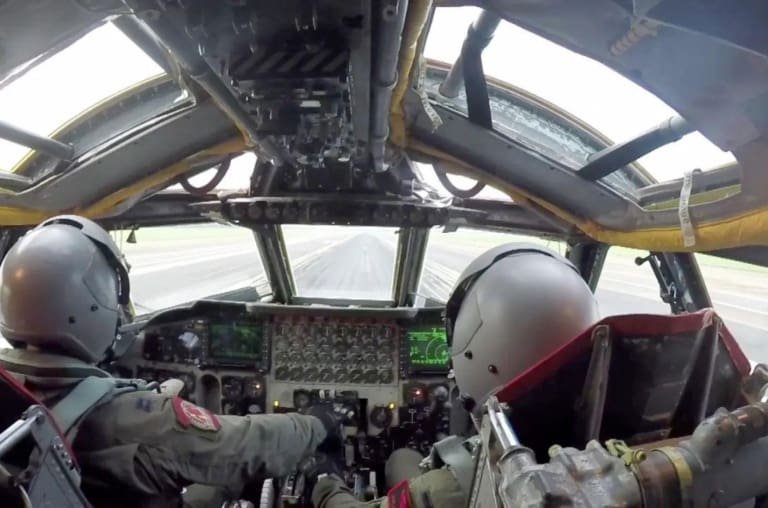 37 horas no ar. Conheça os bastidores da missão dos B-2 no Irã