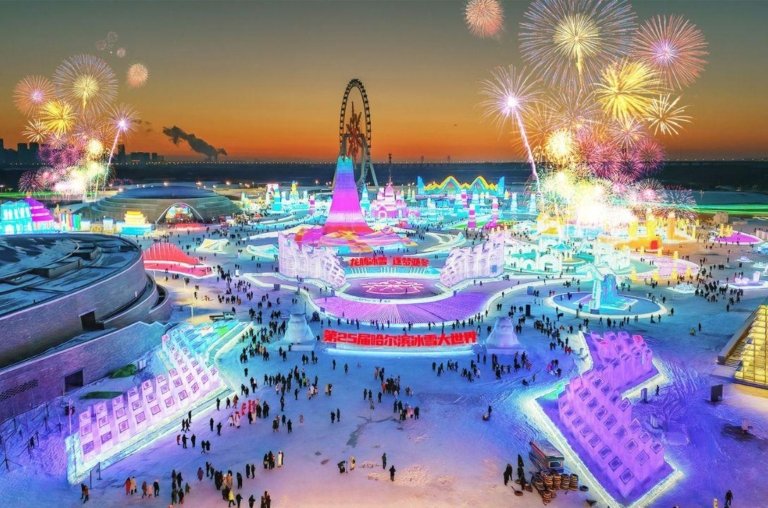 A incrível cidade congelada que renasce todo inverno na China