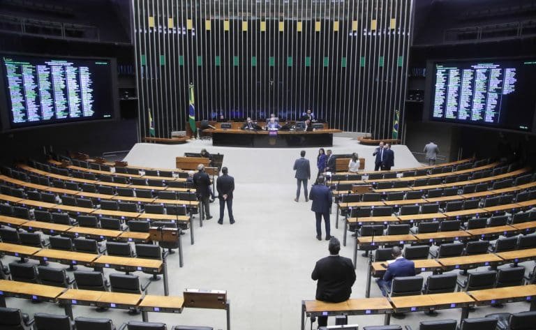 Aprovada urgência para projeto que torna permanente mecanismo de tributação diferenciada para multinacionais; acompanhe