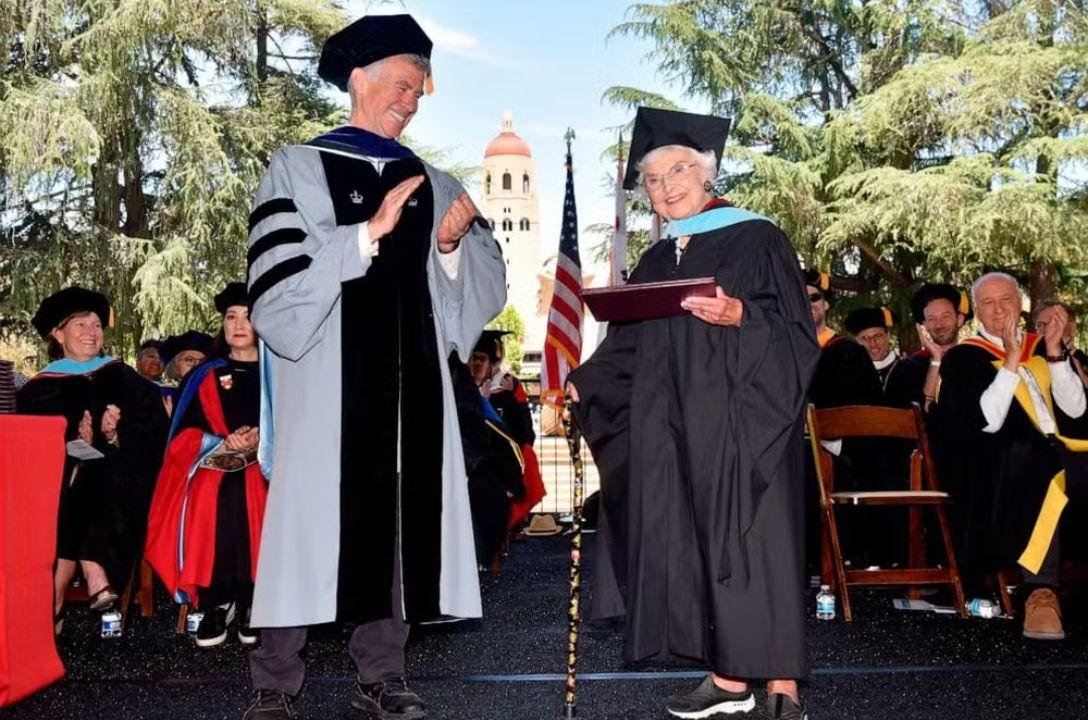 Avó de 105 anos concluiu o mestrado em Stanford após 83 anos