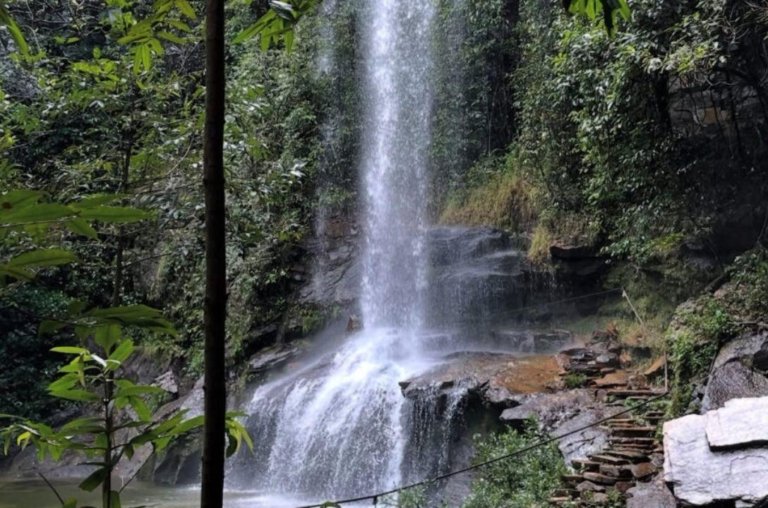 Banho de cachoeira faz bem pra saúde? E como faz!