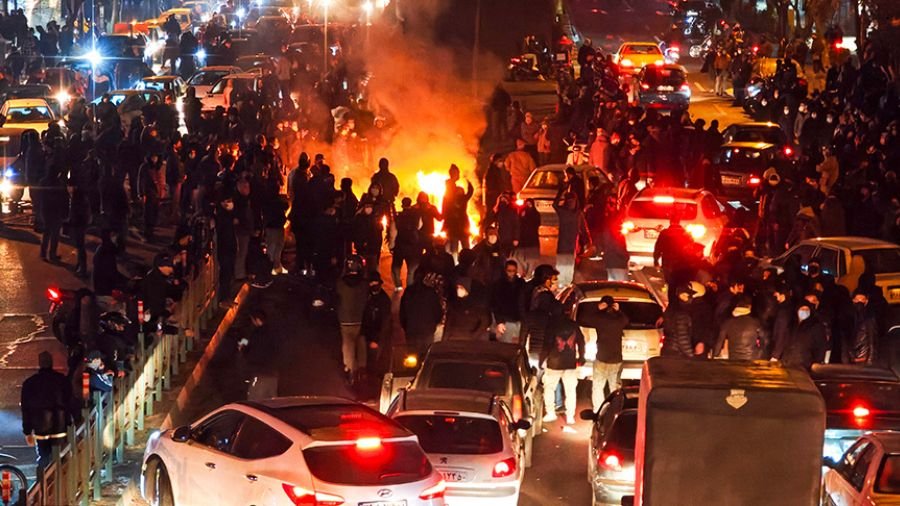 Davoud estava nas ruas de Teer&atilde; quando foi atingido por um disparo no olho durante um contexto de protestos