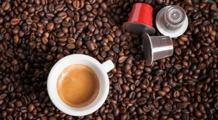 Cápsulas de café são menos ‘vilãs’ que a cafeteira tradicional ou outros preparos, diz estudo