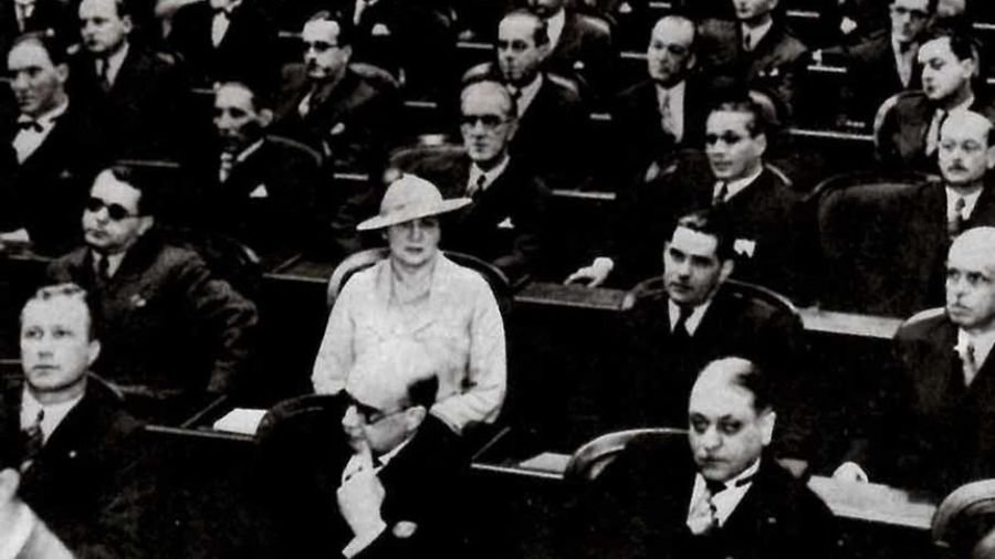Primeira deputada federal eleita, Carlota Pereira de Queir&oacute;s participou da Assembleia Constituinte 1934&ndash;1935