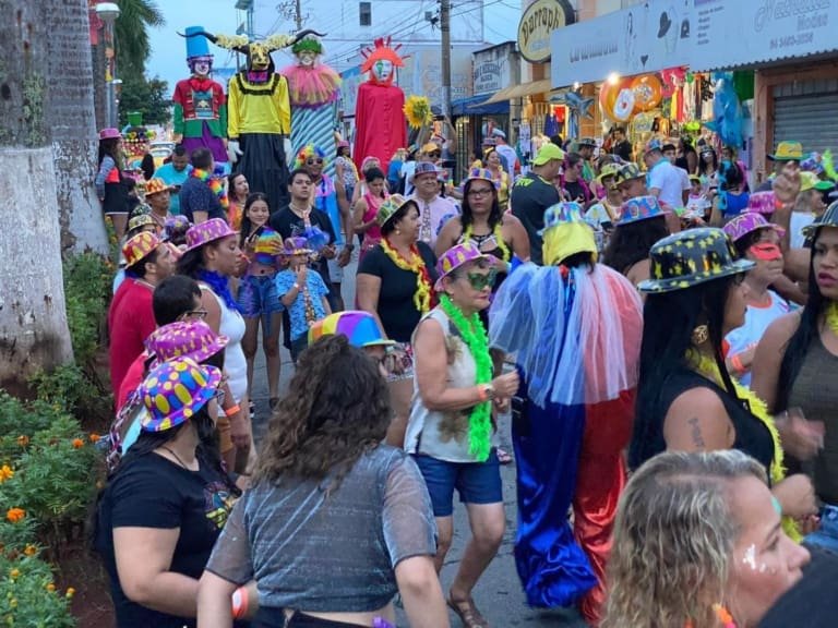 Carnaval 2024: Descubra as Cidades do Interior de Goiás com Tradição na Folia!
