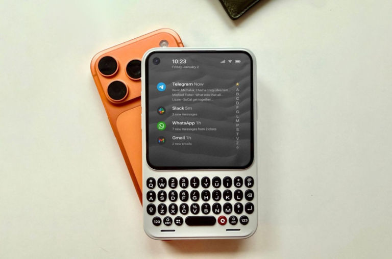 Celulares estilo Blackberry vão voltar em 2026