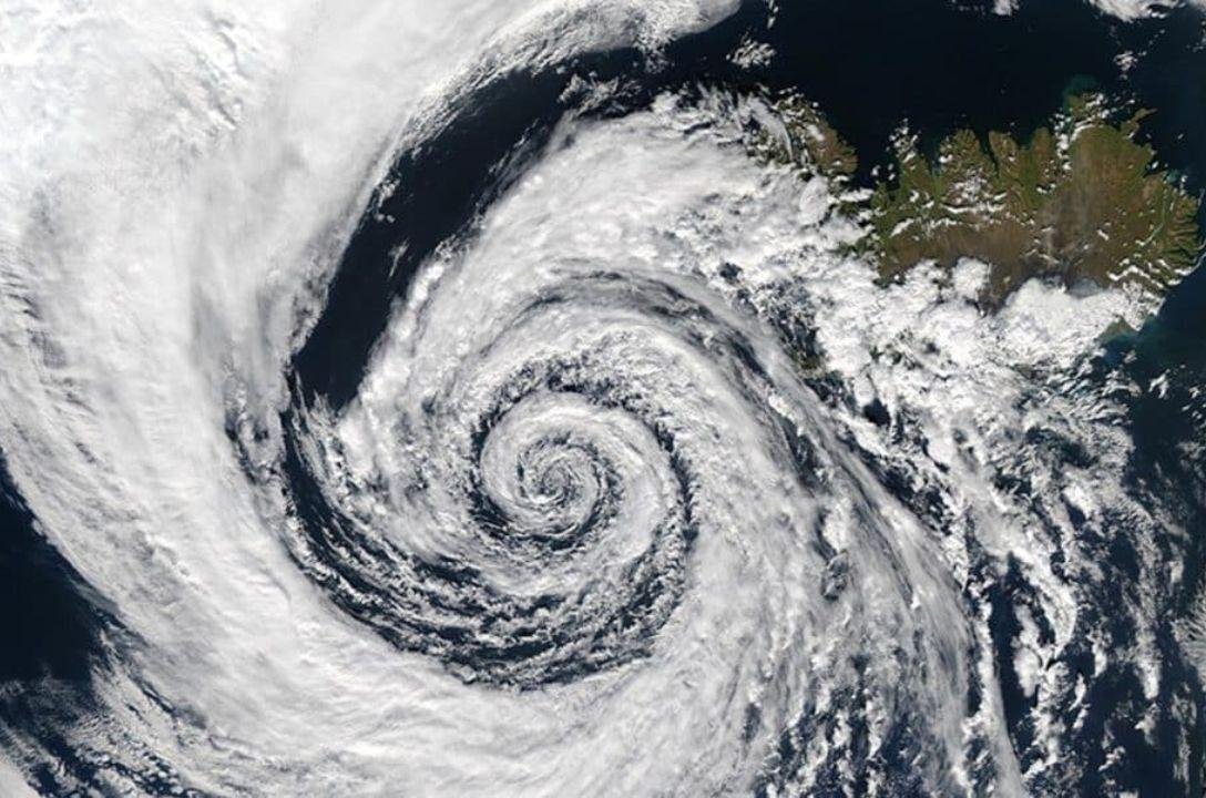 Ciclone extratropical coloca nove estados em alerta no Brasil