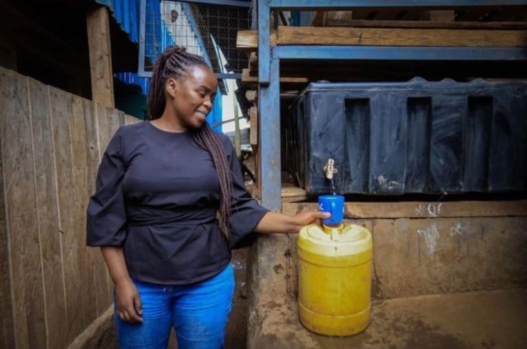 Cientista queniana cria máquina que gera água a partir do ar