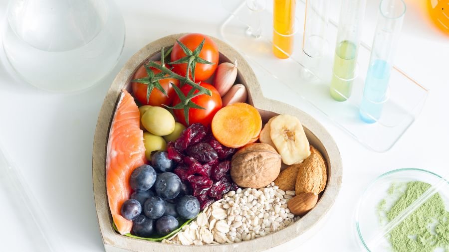 Alimenta&ccedil;&atilde;o rica em fibras, frutas, verduras e gorduras boas tem impacto direto no colesterol