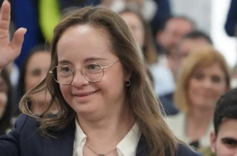 Conheça Mar Galcerán, a primeira deputada com síndrome de Down na Europa