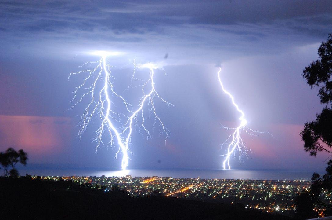 Cuidados durante temporais! Saiba o que fazer em casa e na rua