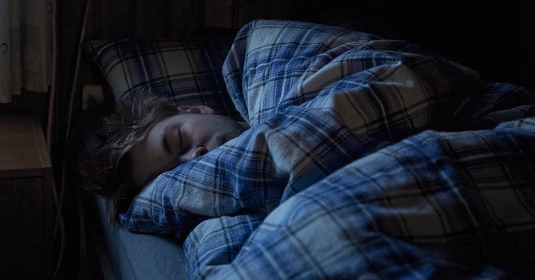 Dormir pouco reduz mais a expectativa de vida do que má alimentação e falta de exercícios