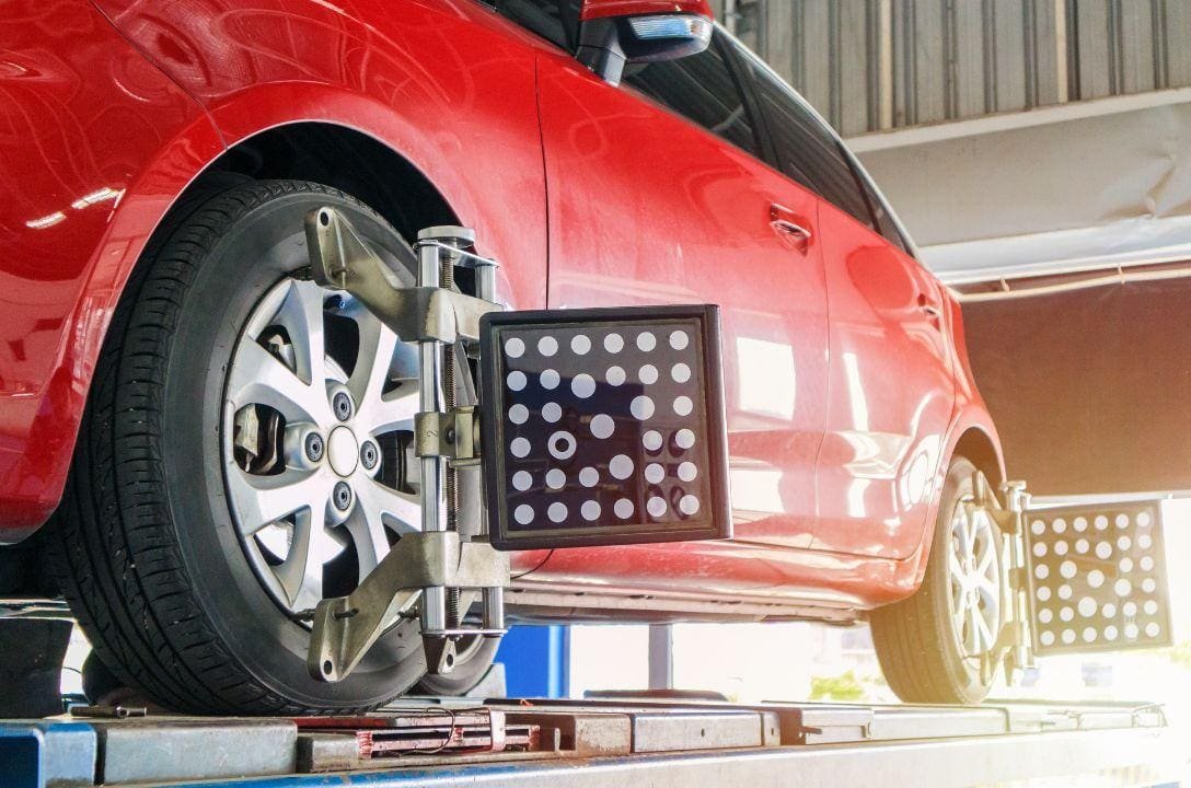 Entenda os riscos de não alinhar seu carro regularmente