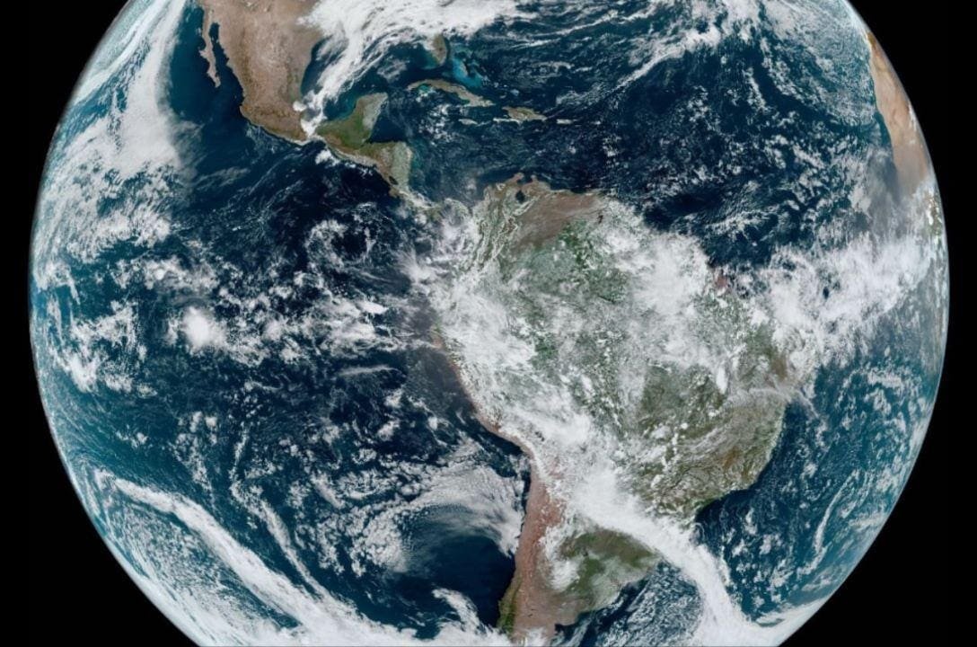 Essa foto da Terra foi tirada há menos de uma hora