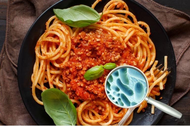 Estudante morreu após comer macarrão feito 5 dias antes